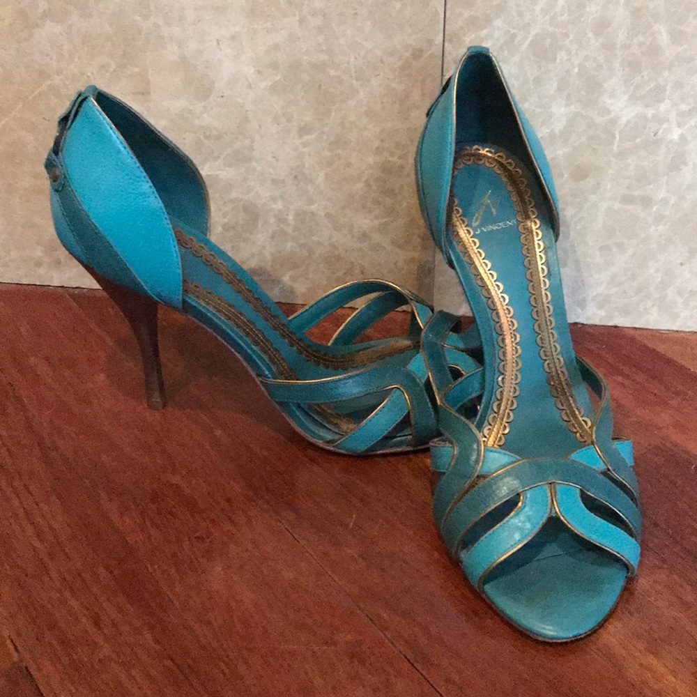 Gorgeous J Vincent Peep Toe 👠